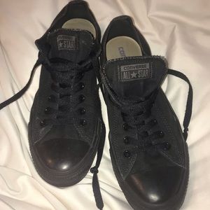 All Bladk Low Top Converse